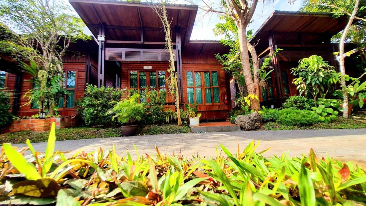 Areeya Phubeach Resort Wooden House Ban Chong Phli Eksteriør billede